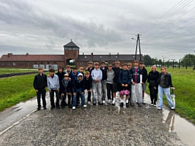 Auschwitz – drogowskaz na przyszłość…